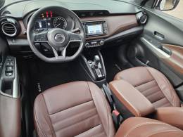 NISSAN - KICKS - 2016/2017 - Branca - R$ 81.900,00