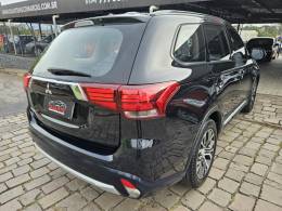 MITSUBISHI - OUTLANDER - 2015/2016 - Preta - R$ 89.900,00