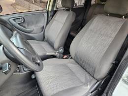 CHEVROLET - CORSA - 2010/2011 - Branca - R$ 31.900,00