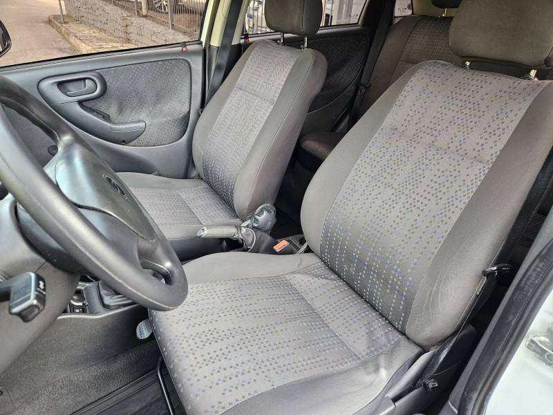 CHEVROLET - CORSA - 2010/2011 - Branca - R$ 31.900,00