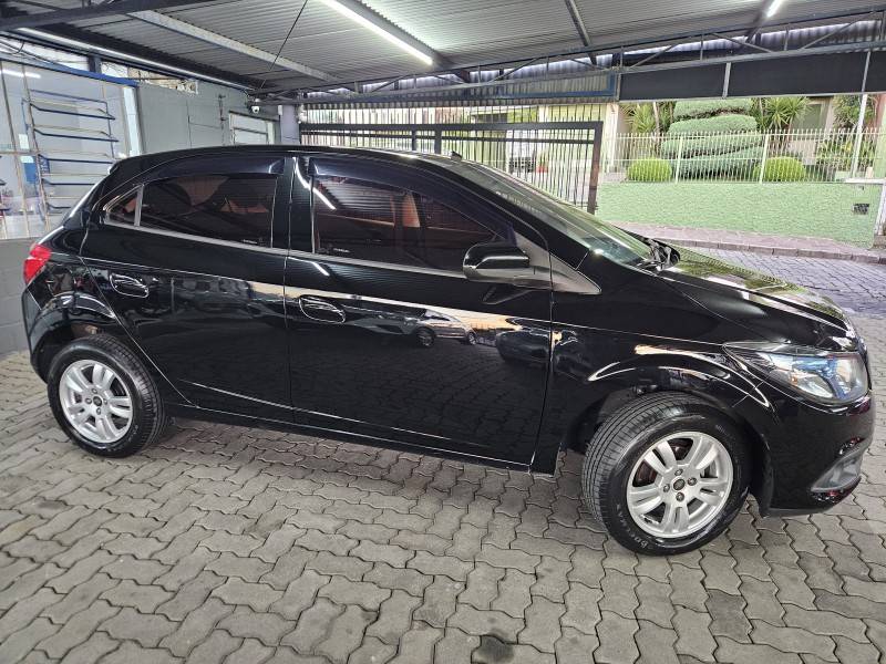CHEVROLET - ONIX - 2013/2013 - Preta - R$ 43.900,00