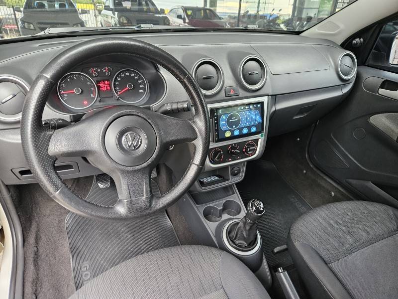 VOLKSWAGEN - GOL - 2013/2014 - Branca - R$ 36.900,00