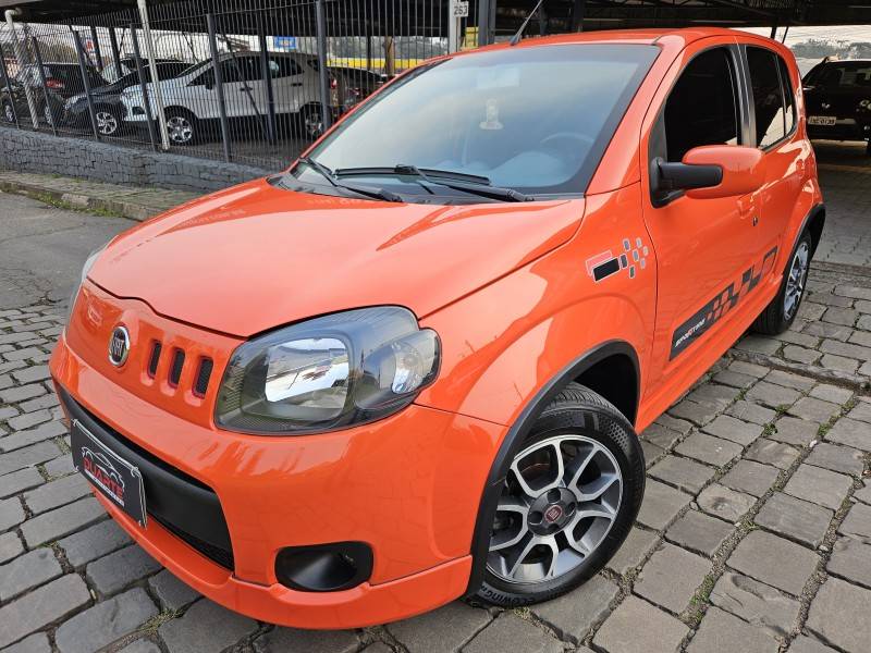 FIAT - UNO - 2011/2012 - Laranja - R$ 37.900,00