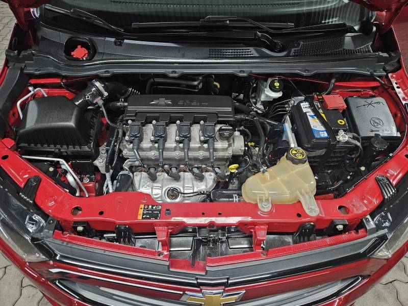 CHEVROLET - ONIX - 2017/2018 - Vermelha - R$ 62.900,00
