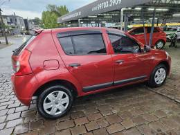 RENAULT - SANDERO - 2010/2011 - Vermelha - R$ 31.900,00