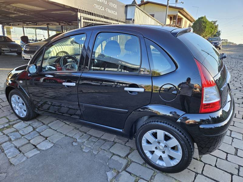 CITROËN - C3 - 2010/2011 - Preta - R$ 30.900,00