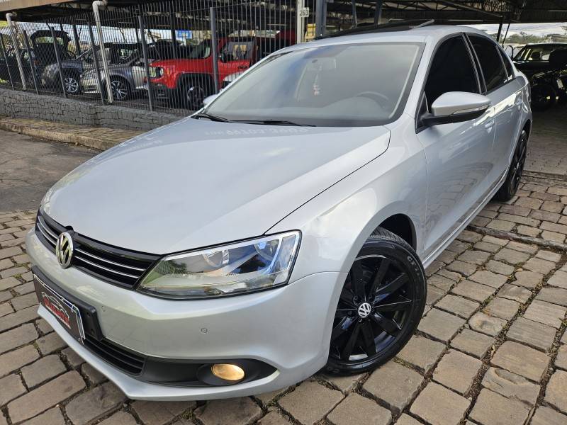 VOLKSWAGEN - JETTA - 2011/2012 - Prata - R$ 59.900,00
