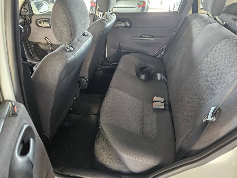 CHEVROLET - CLASSIC - 2005/2005 - Branca - R$ 21.900,00