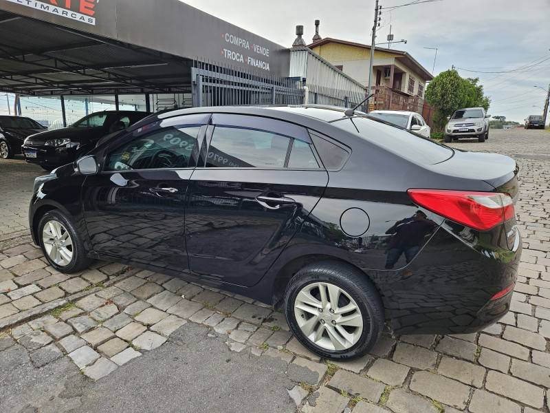 HYUNDAI - HB20S - 2015/2016 - Preta - R$ 51.900,00