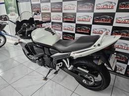 SUZUKI - GSX - 2011/2012 - Branca - R$ 29.900,00