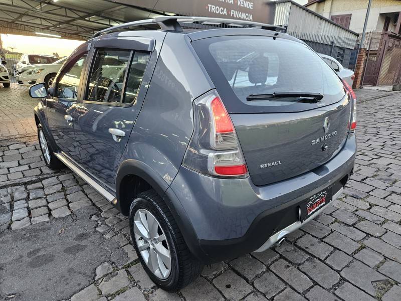 RENAULT - SANDERO - 2011/2012 - Cinza - R$ 36.900,00