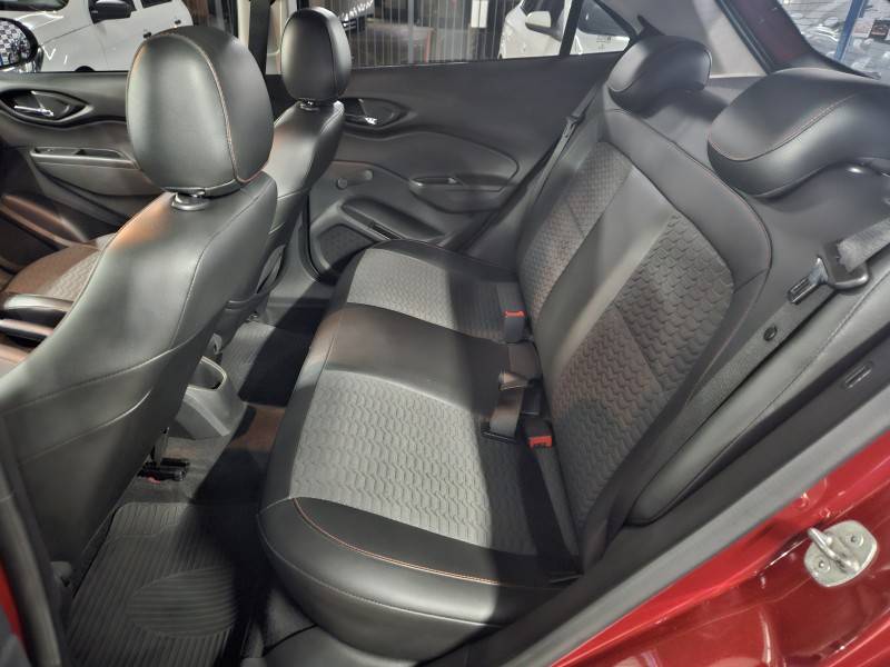 CHEVROLET - ONIX - 2017/2018 - Vermelha - R$ 62.900,00