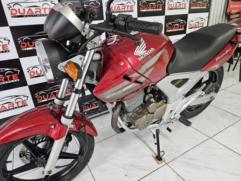 HONDA - CBX 250 TWISTER - 2006/2006 - Vermelha - R$ 10.900,00