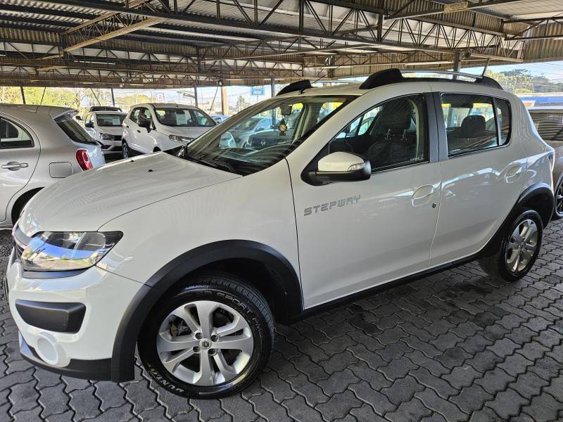 RENAULT - SANDERO - 2014/2015 - Branca - R$ 45.900,00