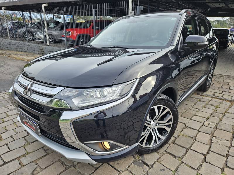 MITSUBISHI - OUTLANDER - 2015/2016 - Preta - R$ 87.900,00