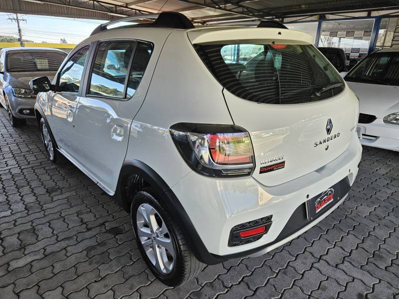 RENAULT - SANDERO - 2014/2015 - Branca - R$ 45.900,00