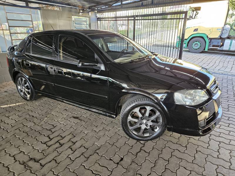 CHEVROLET - ASTRA - 2010/2011 - Preta - R$ 36.900,00