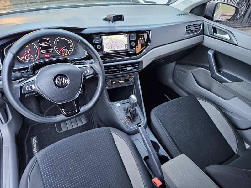 VOLKSWAGEN - POLO - 2018/2019 - Prata - R$ 75.900,00