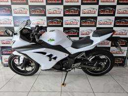 KAWASAKI - NINJA 300 - 2014/2015 - Branca - R$ 21.900,00