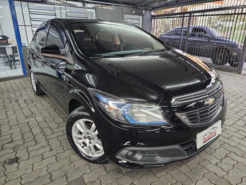 CHEVROLET - ONIX - 2013/2013 - Preta - R$ 43.900,00