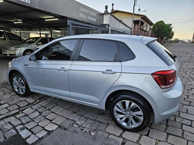 VOLKSWAGEN - POLO - 2018/2019 - Prata - R$ 75.900,00