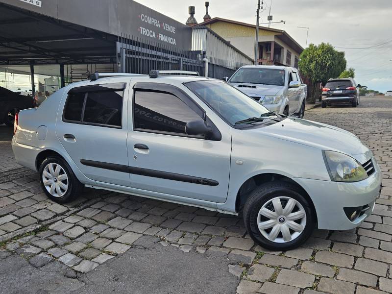 RENAULT - CLIO - 2007/2008 - Prata - R$ 25.900,00