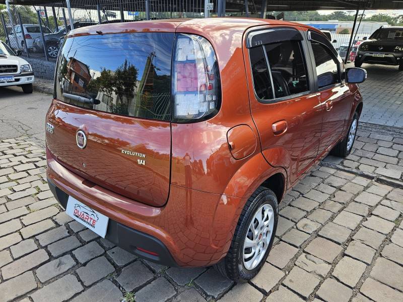 FIAT - UNO - 2015/2016 - Laranja - R$ 49.900,00