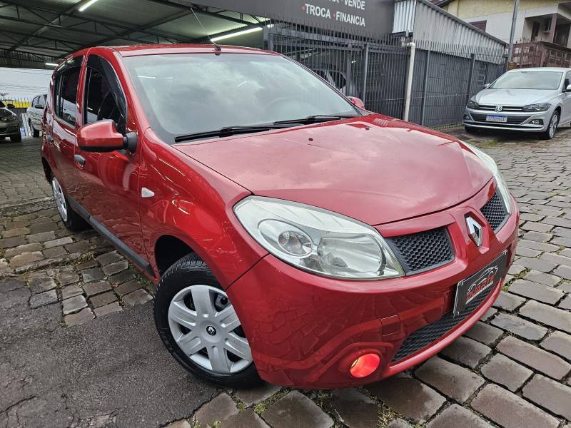 RENAULT - SANDERO - 2010/2011 - Vermelha - R$ 31.900,00