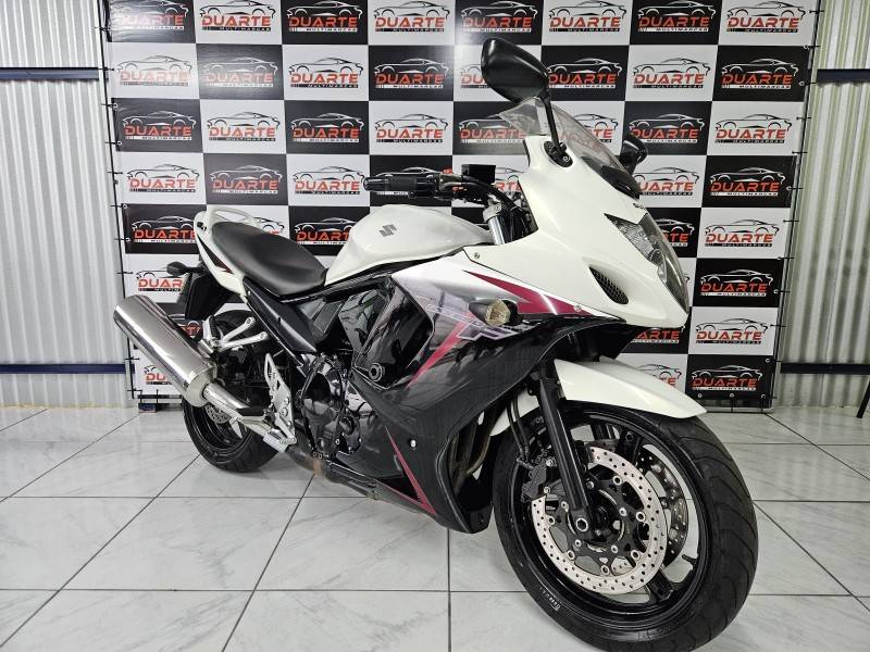 SUZUKI - GSX - 2011/2012 - Branca - R$ 29.900,00