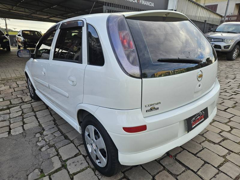 CHEVROLET - CORSA - 2010/2011 - Branca - R$ 31.900,00