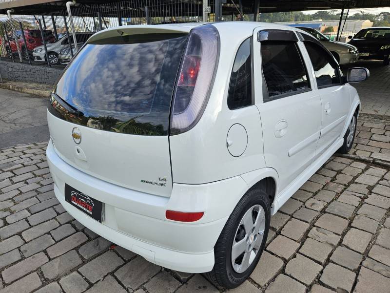 CHEVROLET - CORSA - 2010/2011 - Branca - R$ 31.900,00