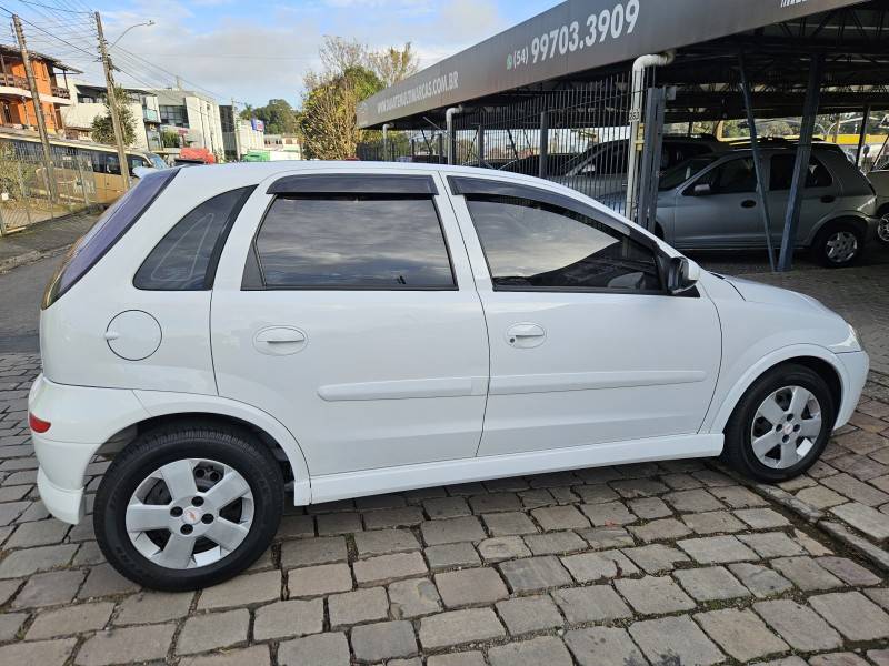 CHEVROLET - CORSA - 2010/2011 - Branca - R$ 31.900,00