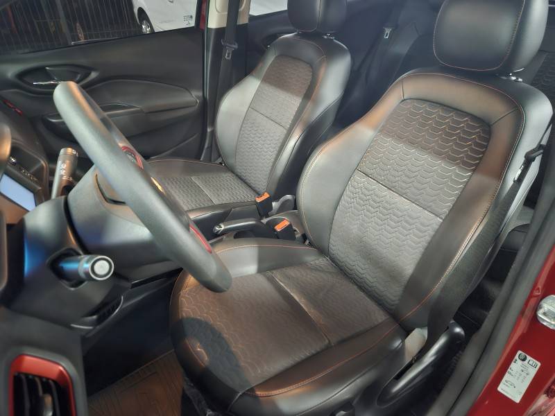 CHEVROLET - ONIX - 2017/2018 - Vermelha - R$ 62.900,00