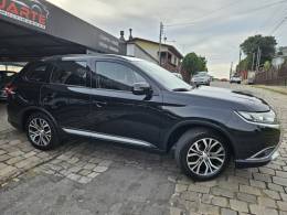 MITSUBISHI - OUTLANDER - 2015/2016 - Preta - R$ 87.900,00