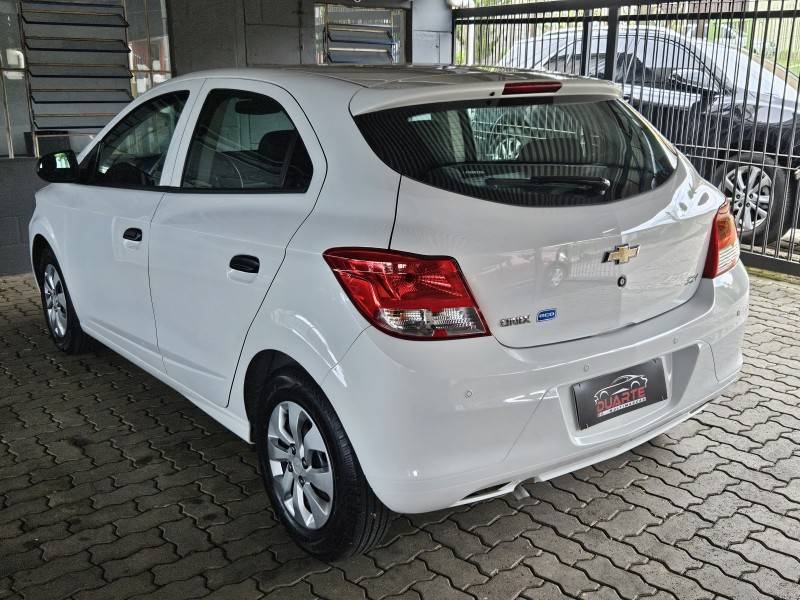 CHEVROLET - ONIX - 2018/2018 - Branca - R$ 48.900,00