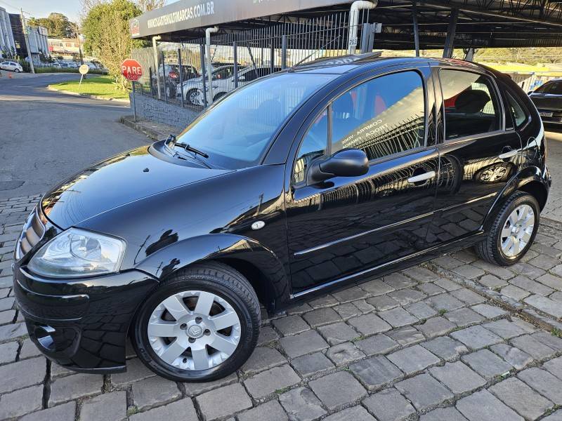 CITROËN - C3 - 2010/2011 - Preta - R$ 31.900,00