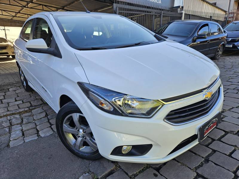 CHEVROLET - PRISMA - 2017/2018 - Branca - R$ 63.900,00