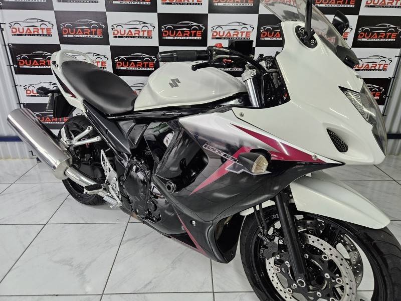 SUZUKI - GSX - 2011/2012 - Branca - R$ 29.900,00