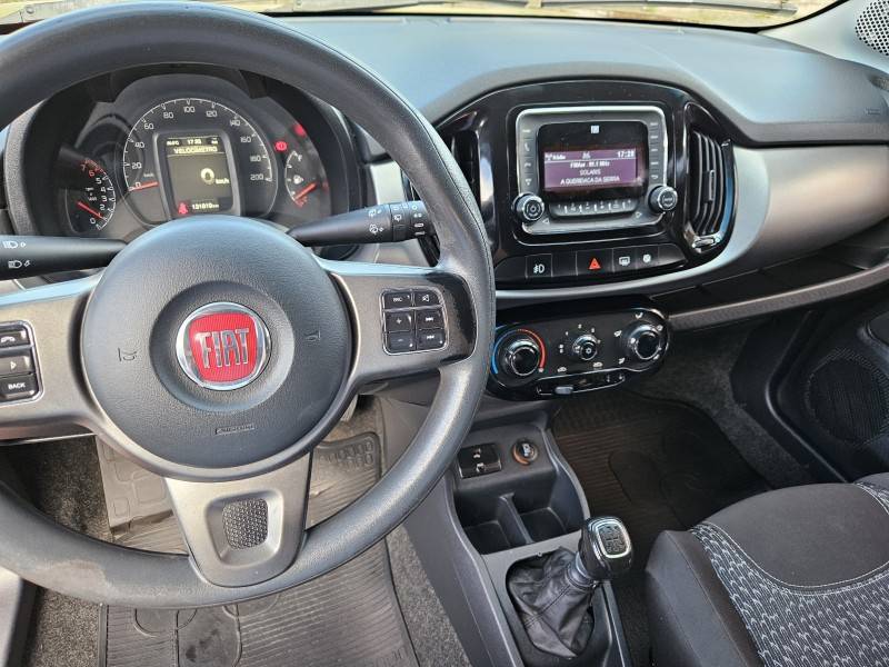 FIAT - UNO - 2015/2016 - Laranja - R$ 49.900,00