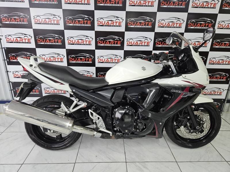 SUZUKI - GSX - 2011/2012 - Branca - R$ 29.900,00