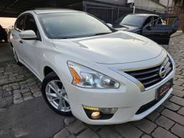 NISSAN - ALTIMA - 2013/2014 - Branca - R$ 65.900,00