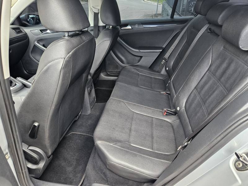 VOLKSWAGEN - JETTA - 2011/2012 - Prata - R$ 59.900,00