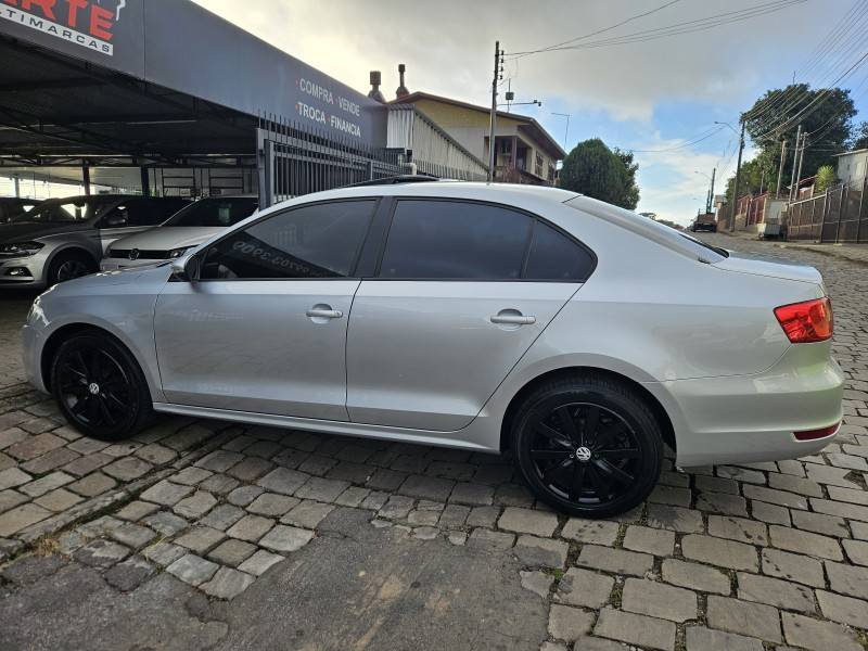 VOLKSWAGEN - JETTA - 2011/2012 - Prata - R$ 59.900,00