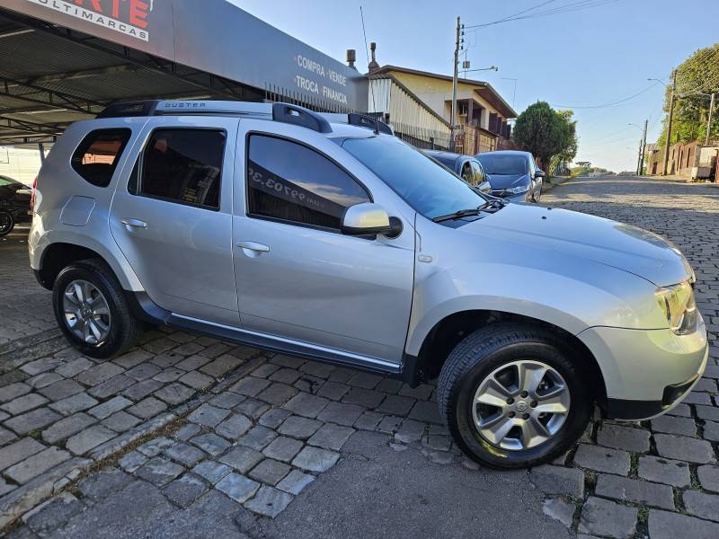 RENAULT - DUSTER - 2018/2019 - Prata - R$ 71.900,00