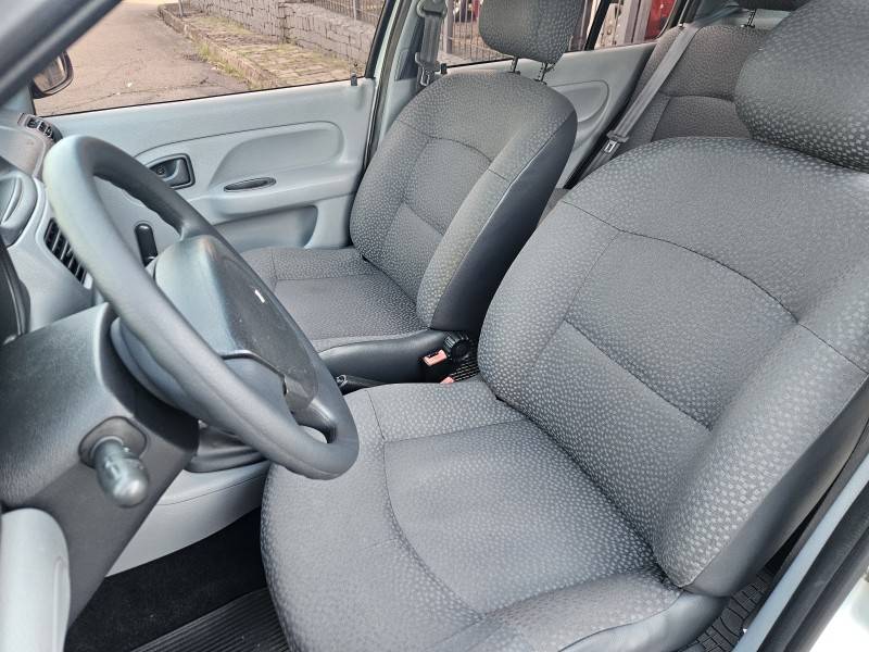 RENAULT - CLIO - 2007/2008 - Prata - R$ 25.900,00