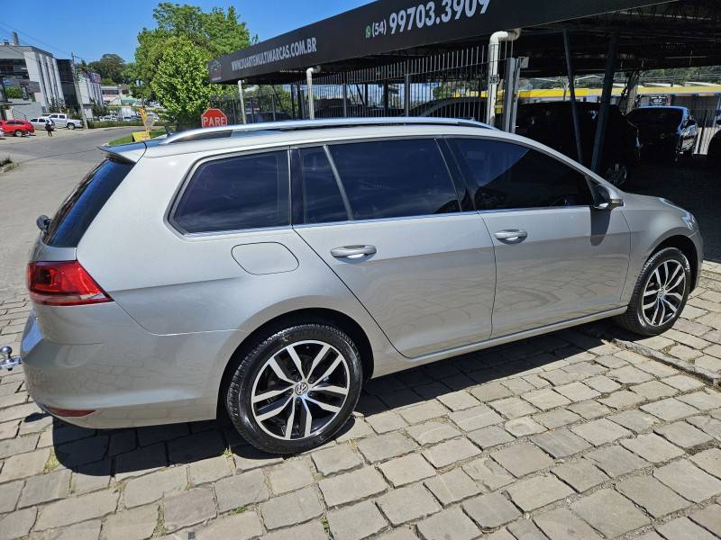 VOLKSWAGEN - GOLF - 2015/2016 - Prata - R$ 88.900,00