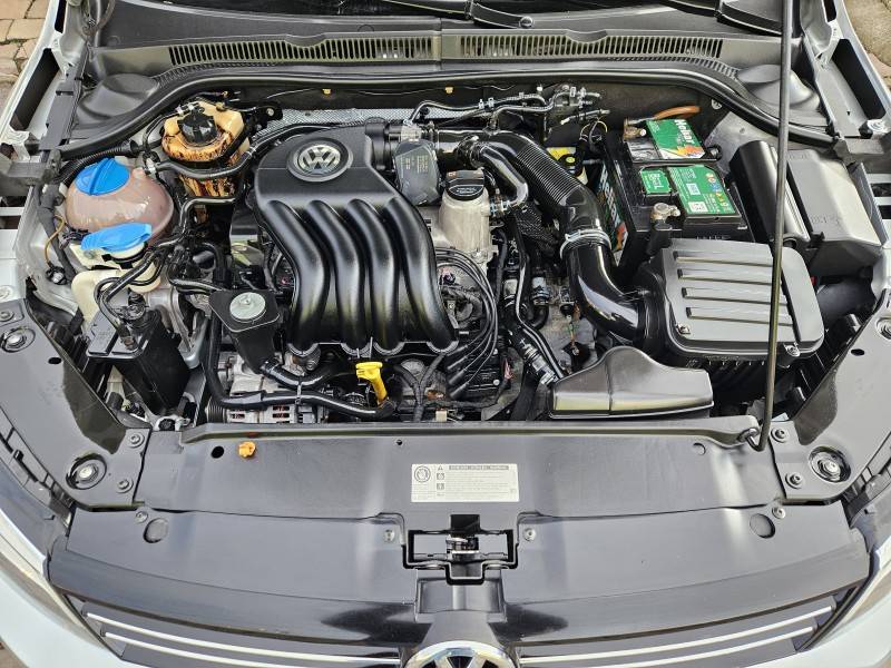 VOLKSWAGEN - JETTA - 2011/2012 - Prata - R$ 59.900,00