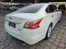 NISSAN - ALTIMA - 2013/2014 - Branca - R$ 65.900,00