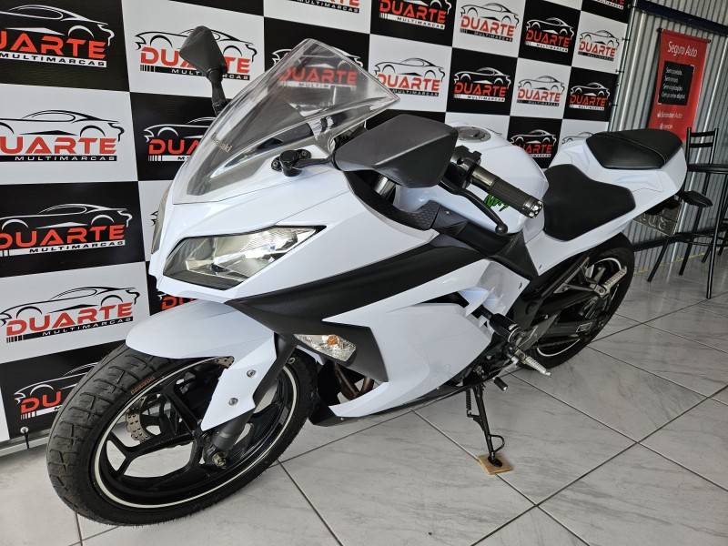 KAWASAKI - NINJA 300 - 2014/2015 - Branca - R$ 21.900,00