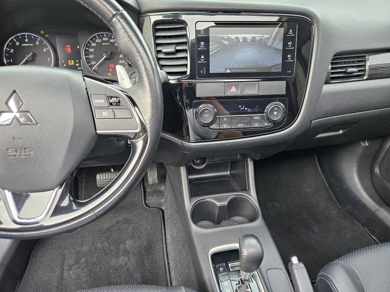 MITSUBISHI - OUTLANDER - 2015/2016 - Preta - R$ 89.900,00